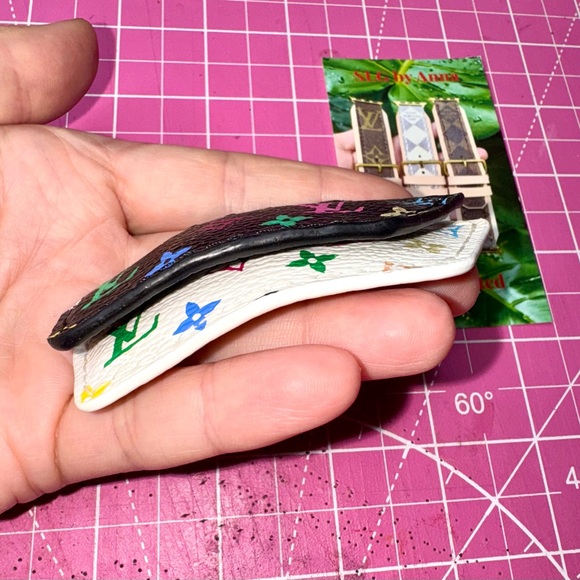 💗 White or Black Multicolor Murakami snap Hair clip One piece ‼️ - Picture 11 of 15